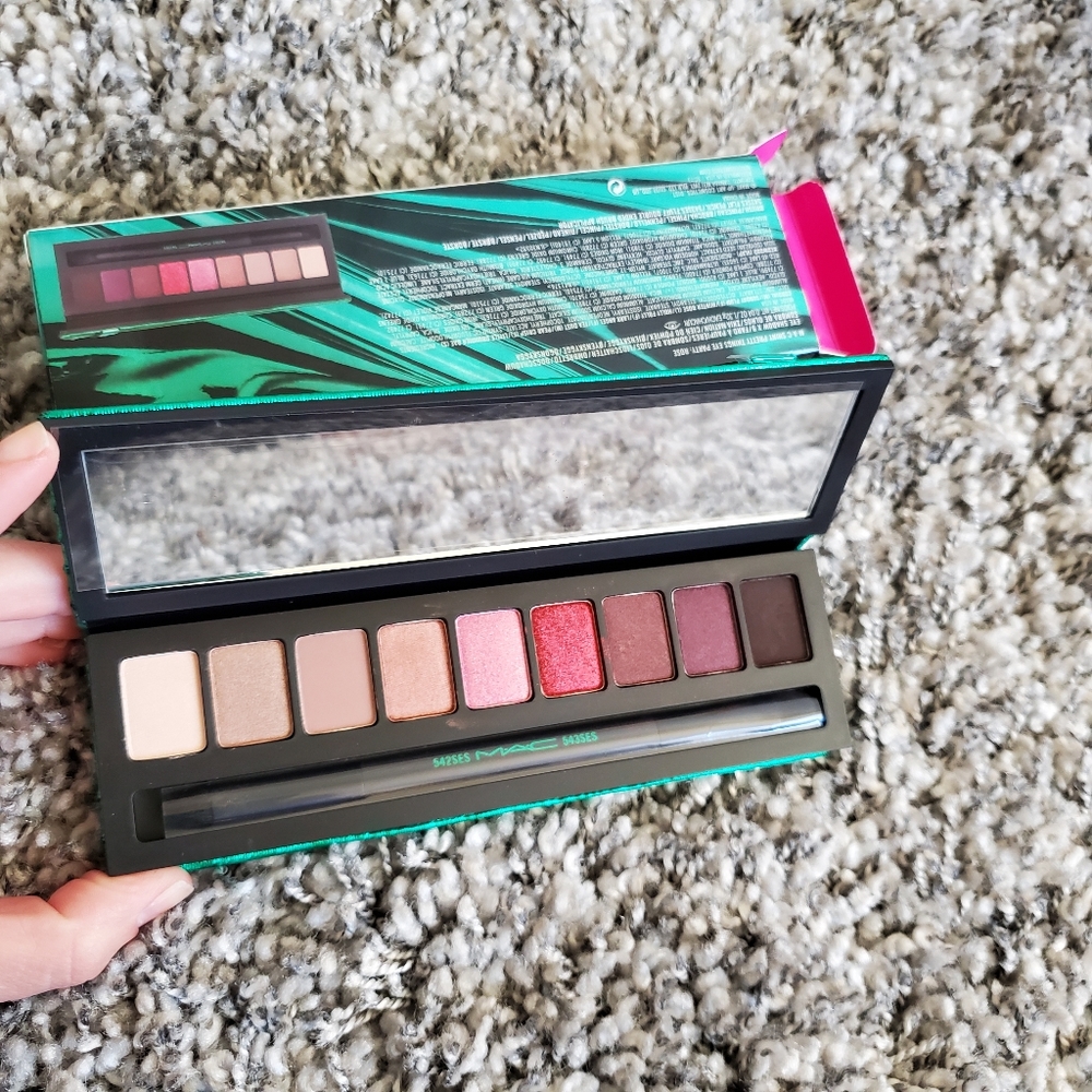 MAC Pretty Little Thing Eye Party Eye Shadow